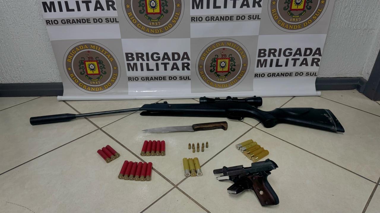 Brigada Militar de Igrejinha prende dois homens após discussão com uso de arma de fogo e faca