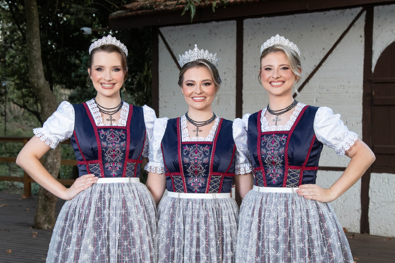 Traje de passeio das soberanas da 36ª Oktoberfest de Igrejinha celebra um legado de amor e tradição