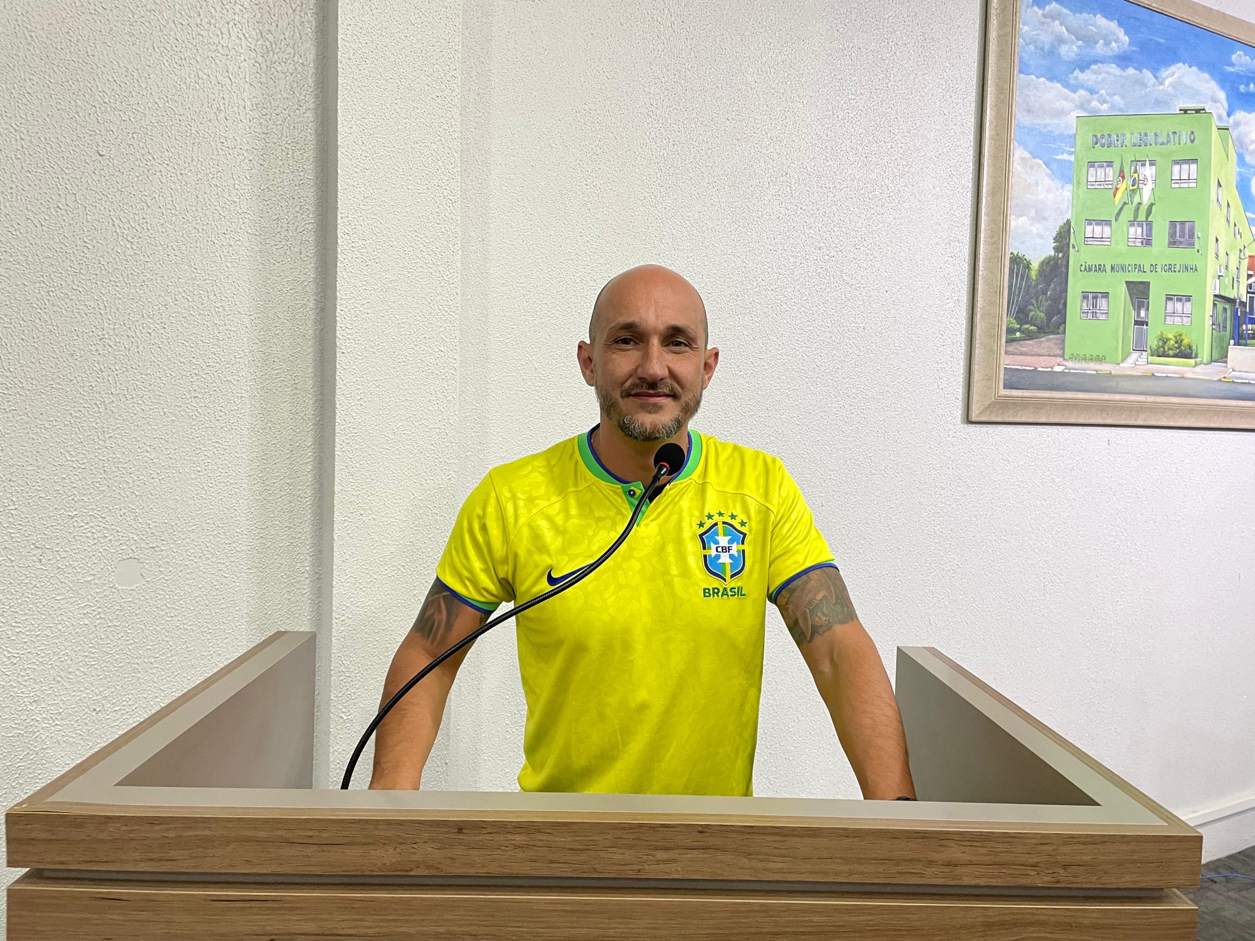 Vereador Átila de Souza cobra melhorias à Corsan na distribuição de água em Igrejinha