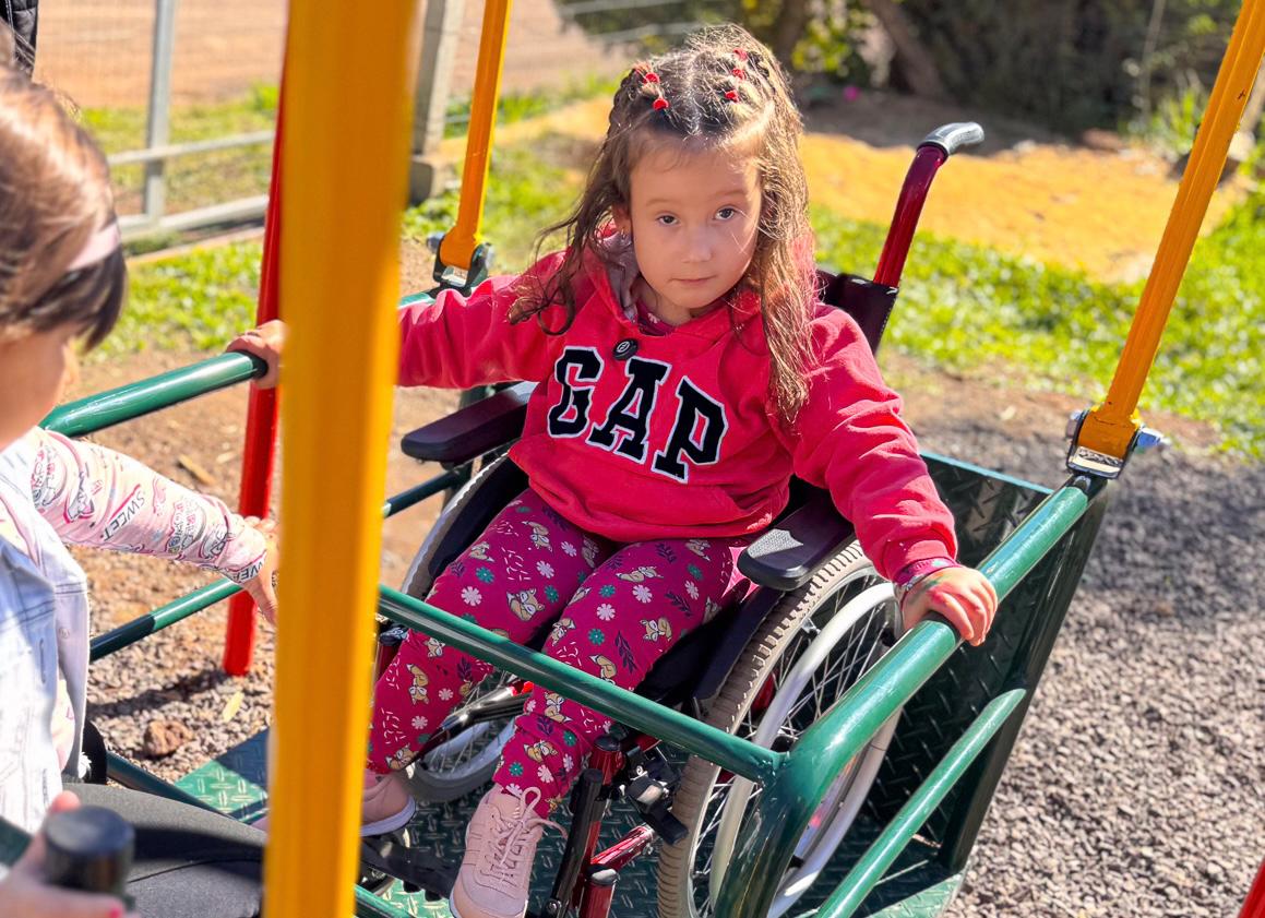 Pracinhas com brinquedos adaptados começam a ser instaladas nas escolas de Taquara