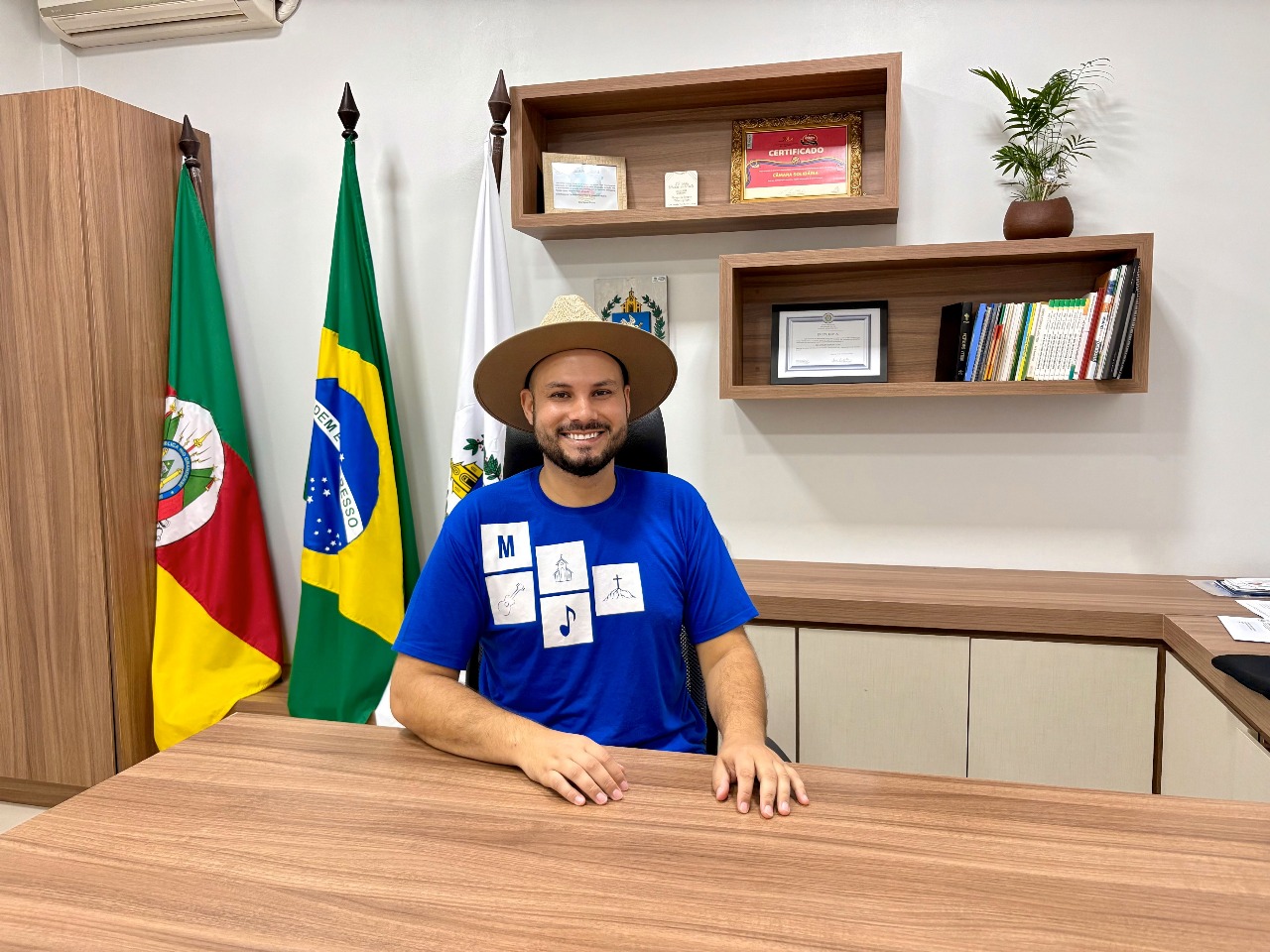 Vereador Max abre seu gabinete para receber a comunidade de Igrejinha