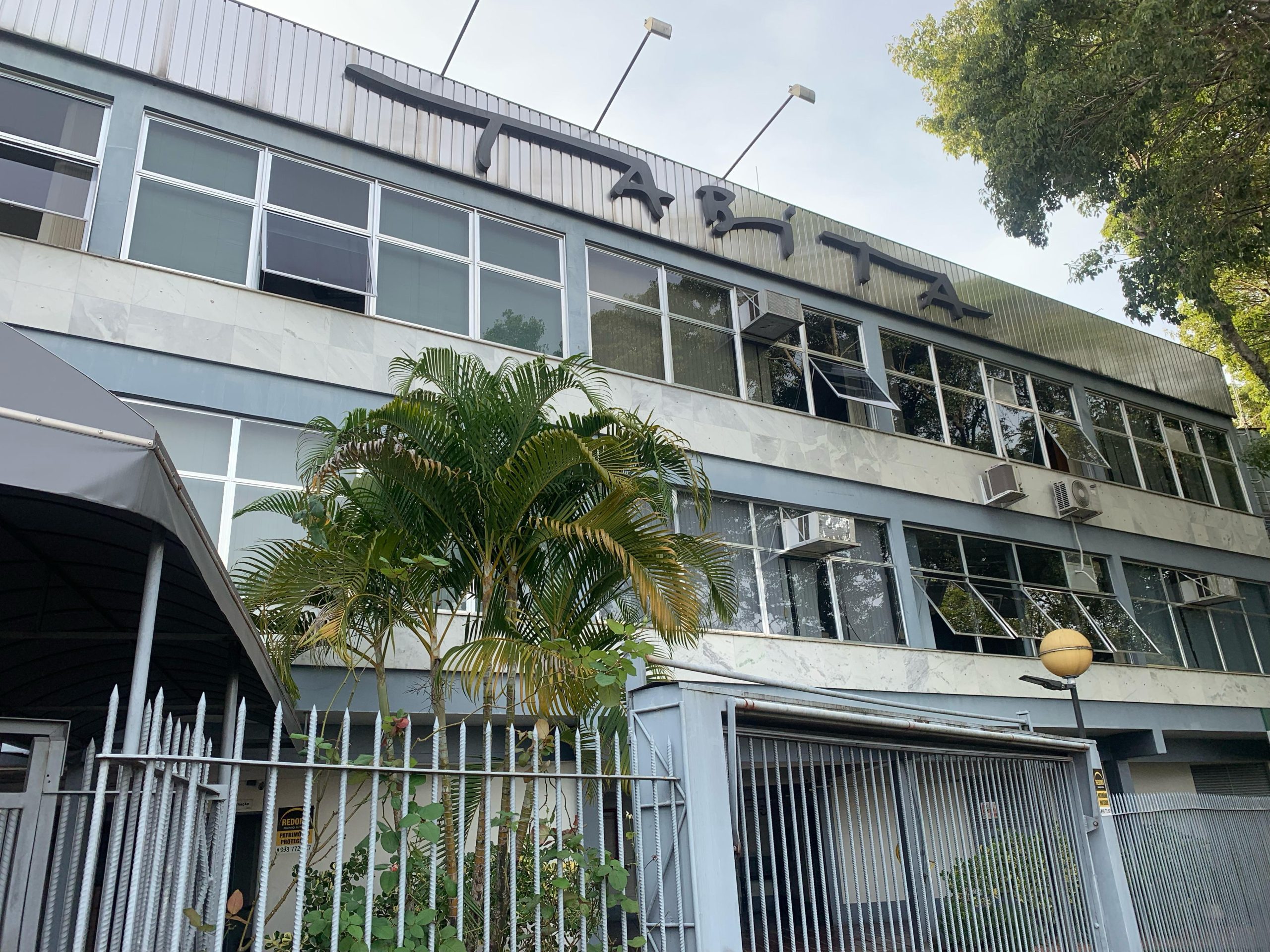 Incêndio atinge fábrica de calçados em Igrejinha durante a madrugada