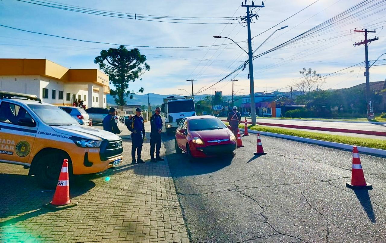 Campanha Maio Amarelo promove ação de conscientização no trânsito em Taquara