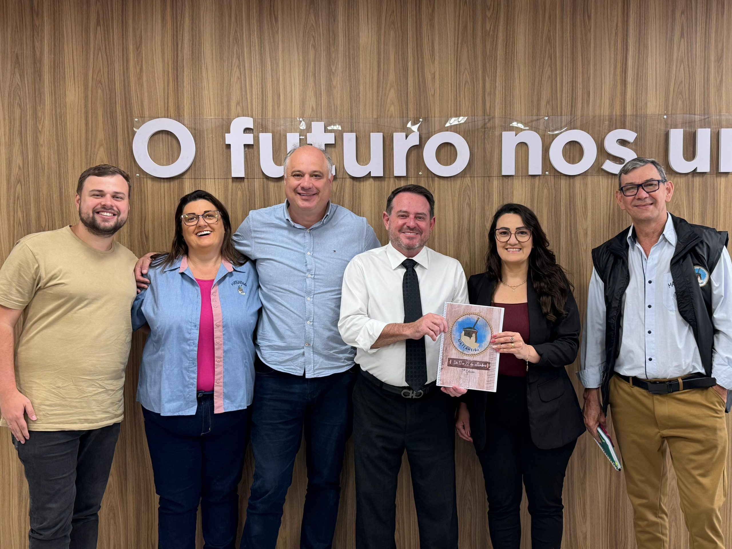 Comitiva vai à Secretaria Estadual de Turismo buscar recursos para o 11º Mateartchê em Igrejinha