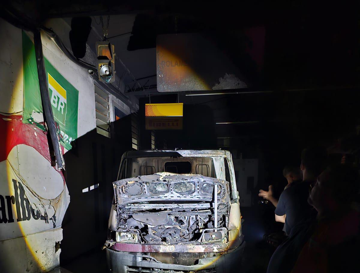 Incêndio atinge oficina mecânica no bairro Mundo Novo, em Taquara