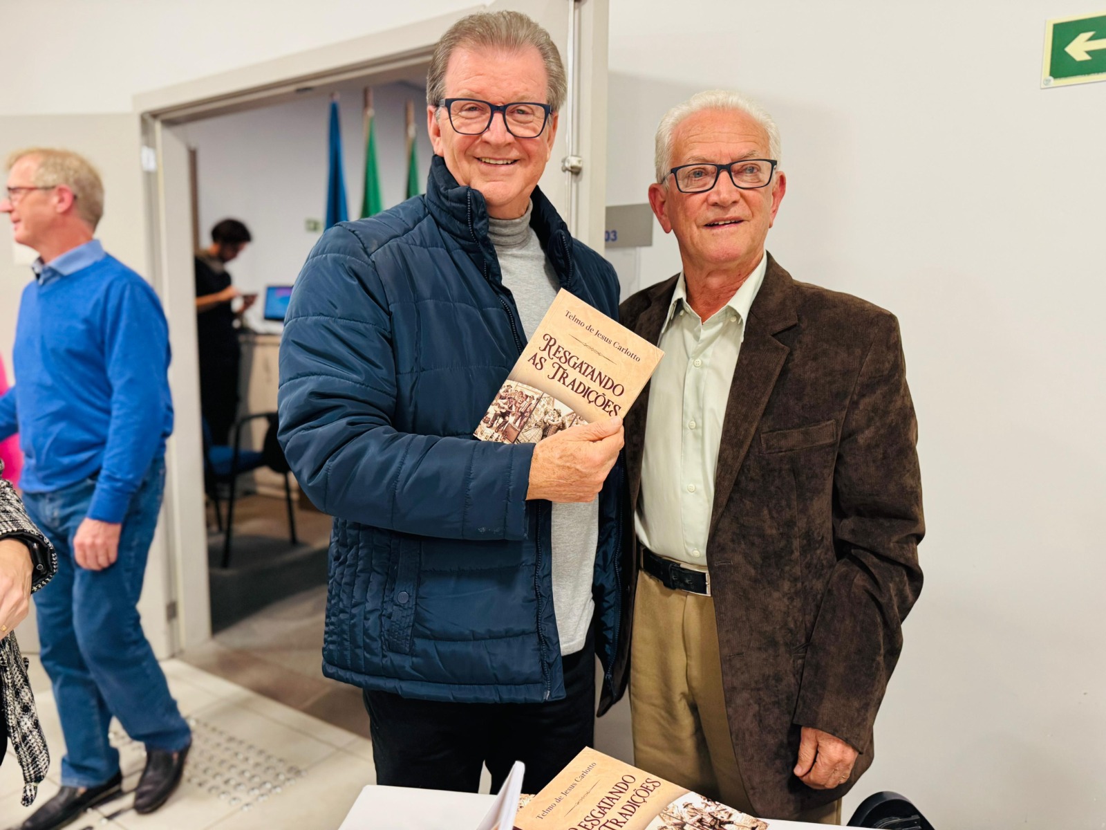 Lançamento do livro "Resgatando as Tradições" emociona autor e valoriza o patrimônio cultural da região
