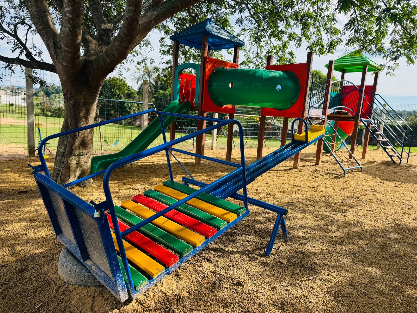 Escola Nereu Wilhelms em Taquara inaugura cobertura da quadra e pracinha adaptada