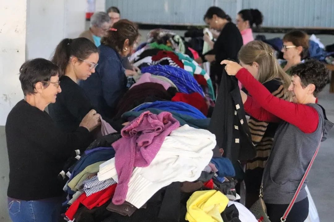 Lar Padilha arrecada mais de R$ 3 mil na segunda edição do Brechó Solidário de 2025