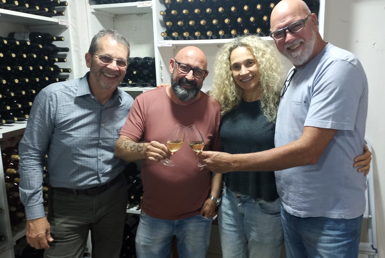 Armando Severo lança novo livro com evento que une literatura e vinhos em Taquara