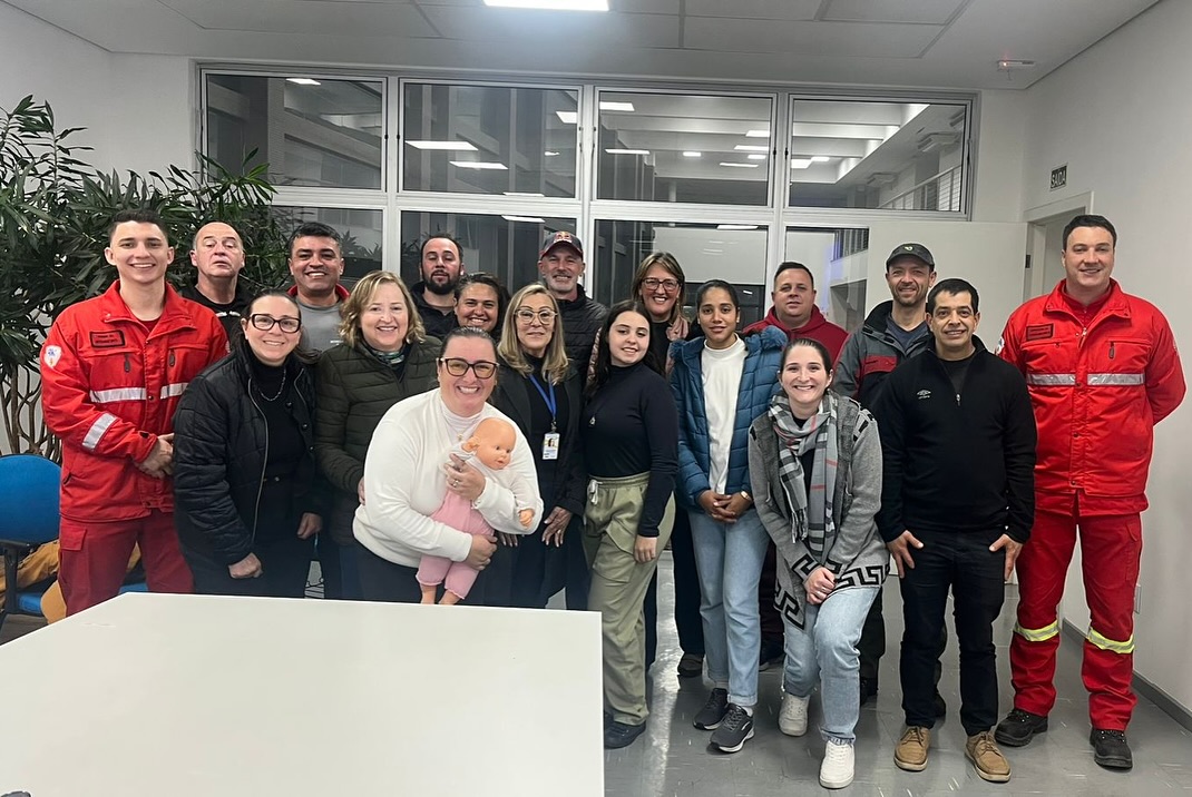 Alunos de curso de turismo recebem treinamento de primeiros socorros em Igrejinha