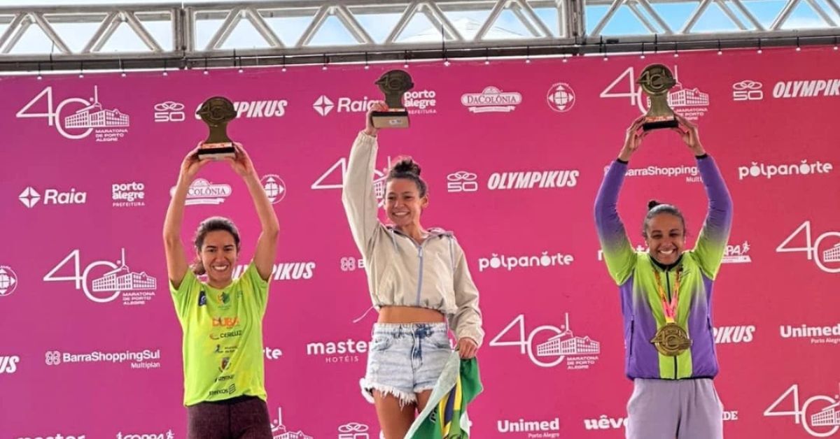 Riozinho celebra feito histórico da maratonista Fabrícia Barnart na Maratona de Porto Alegre