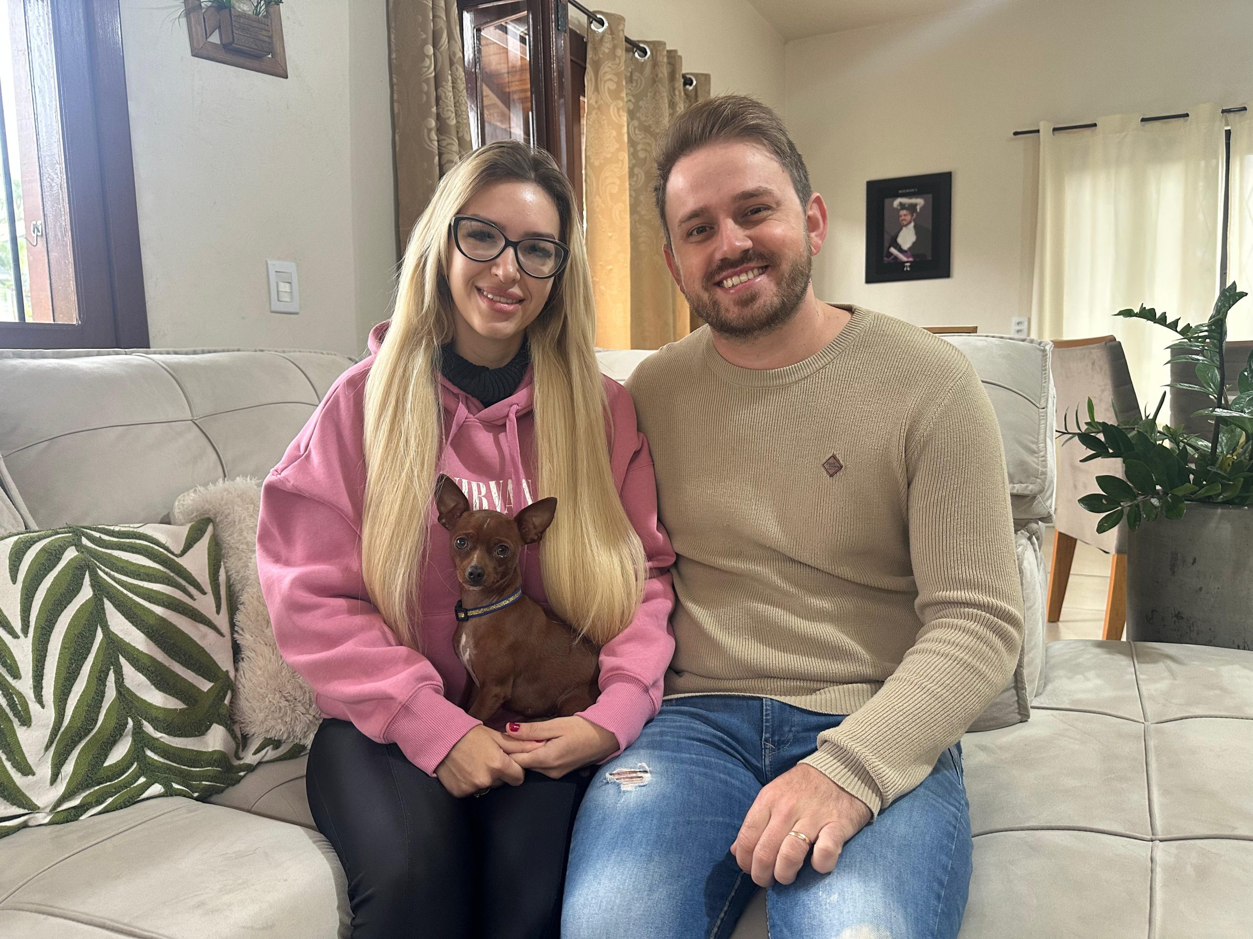 A Barbie do Bailão e o tecladista da Banda 10: um amor que é hit há 14 anos