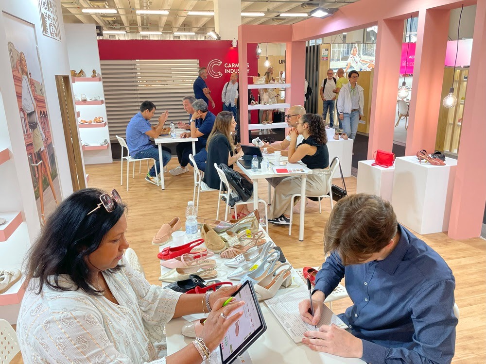 Marcas do Vale do Paranhana participam de feira internacional de calçados na Itália