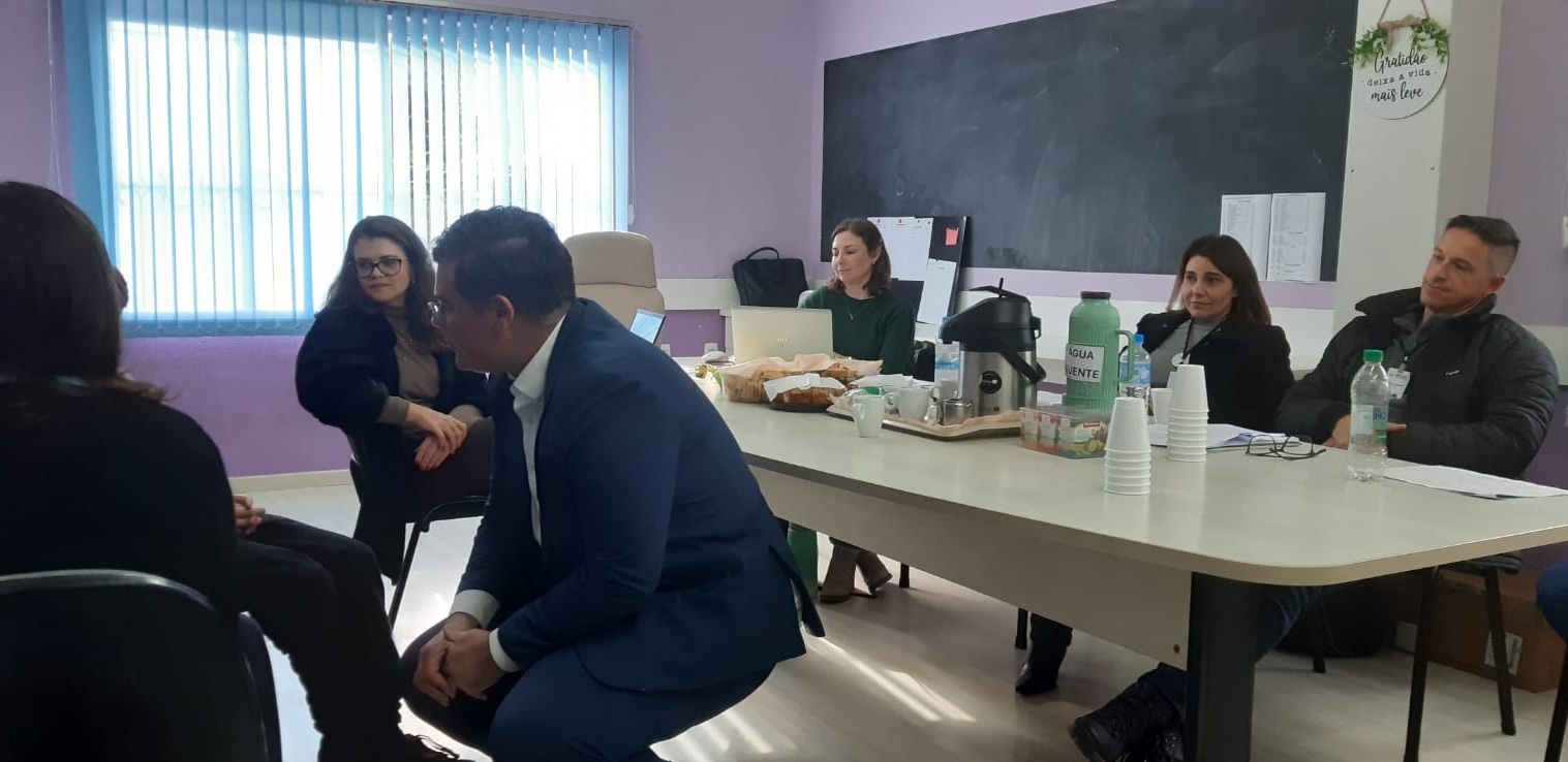 Lar Padilha recebe juiz e promotora de Santo Antônio da Patrulha para audiências na instituição