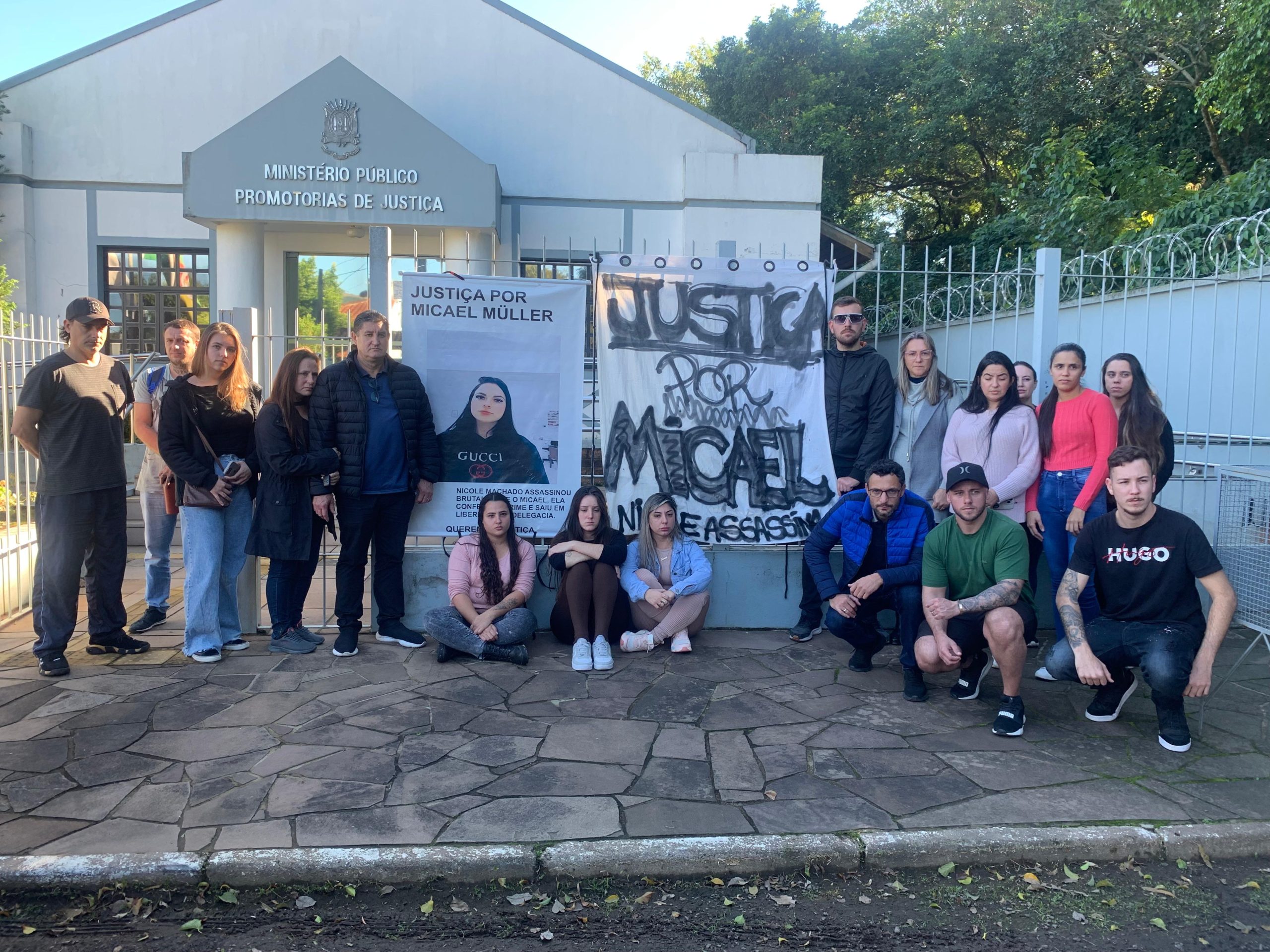 Familiares e amigos de Micael Müller fazem manifestação por justiça em Igrejinha