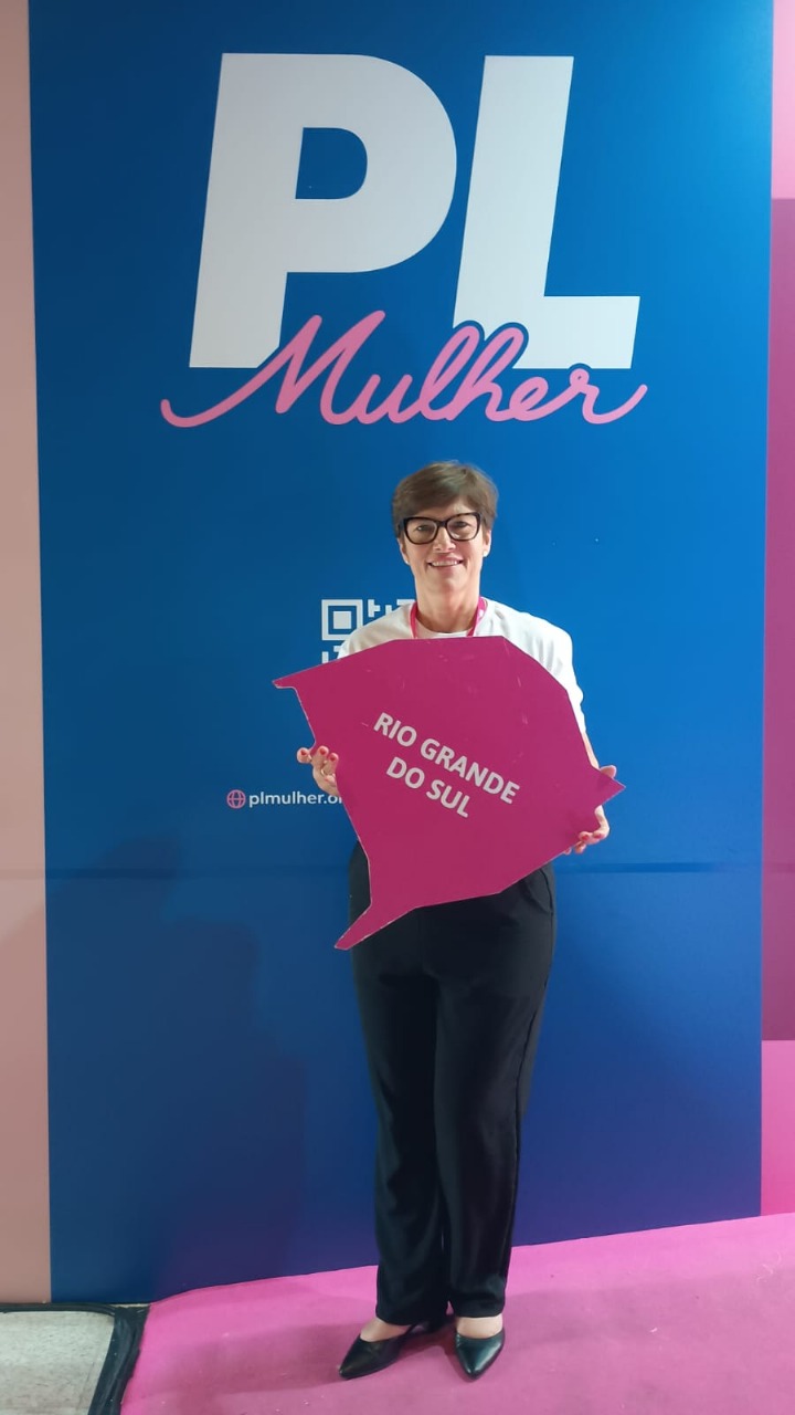 Vereadora Patrícia Wallauer participa de encontro de formação política em Brasília