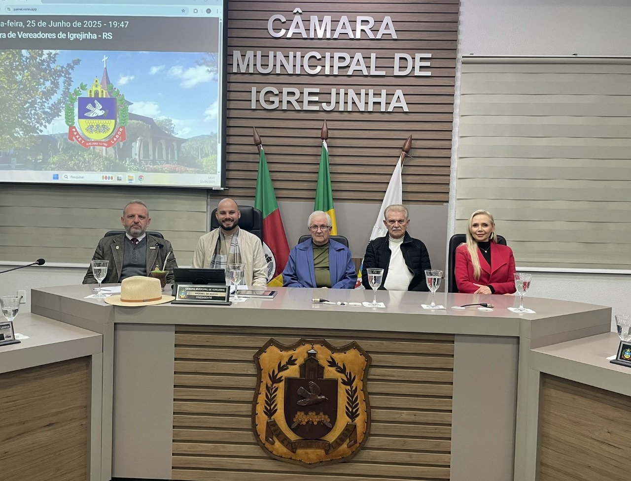 Câmara de Vereadores de Igrejinha homenageia Piccadilly pelos 70 anos de história