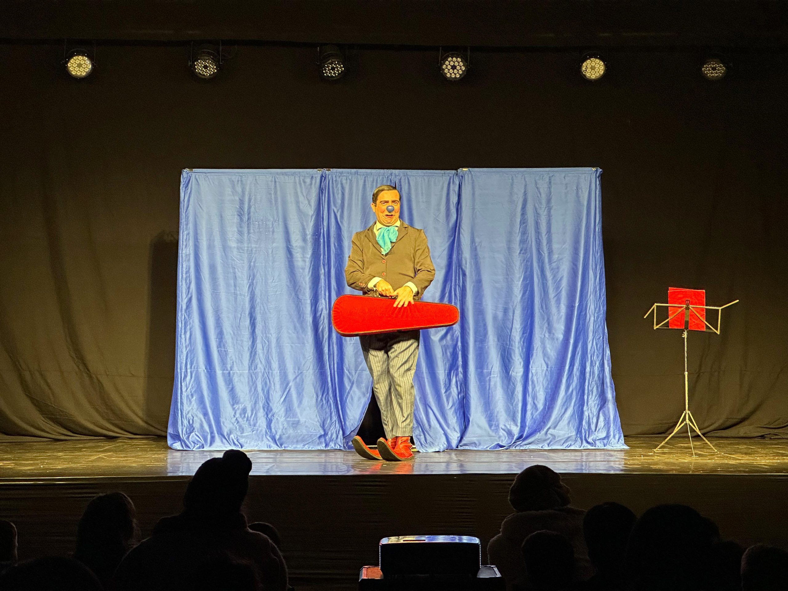 Com palhaçaria e violino, Festivale abre sua 32ª edição em Rolante