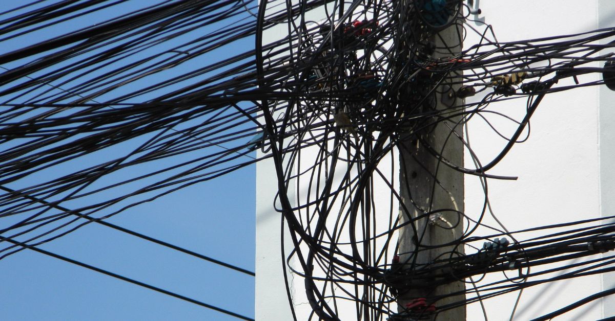 Igrejinha anuncia operação para remoção de fios irregulares nos postes