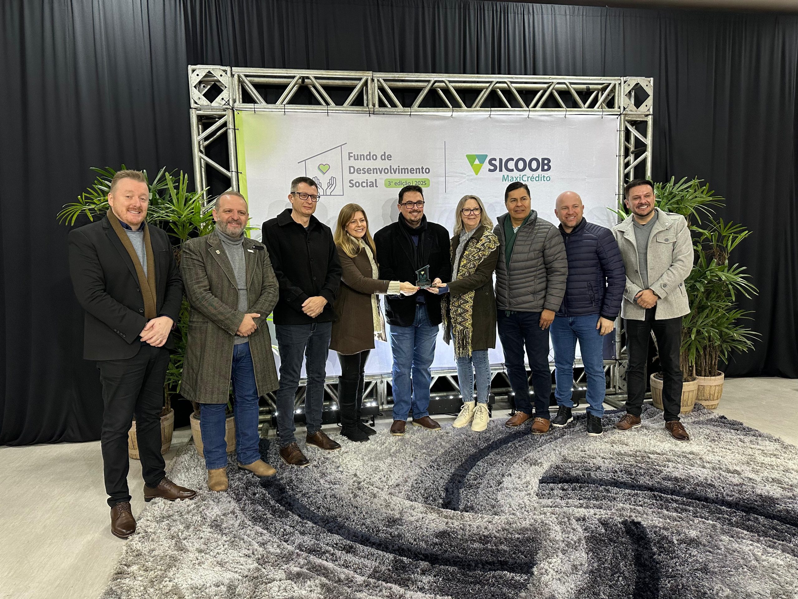 Sicoob MaxiCrédito realiza entrega do Fundo de Desenvolvimento Social a entidades