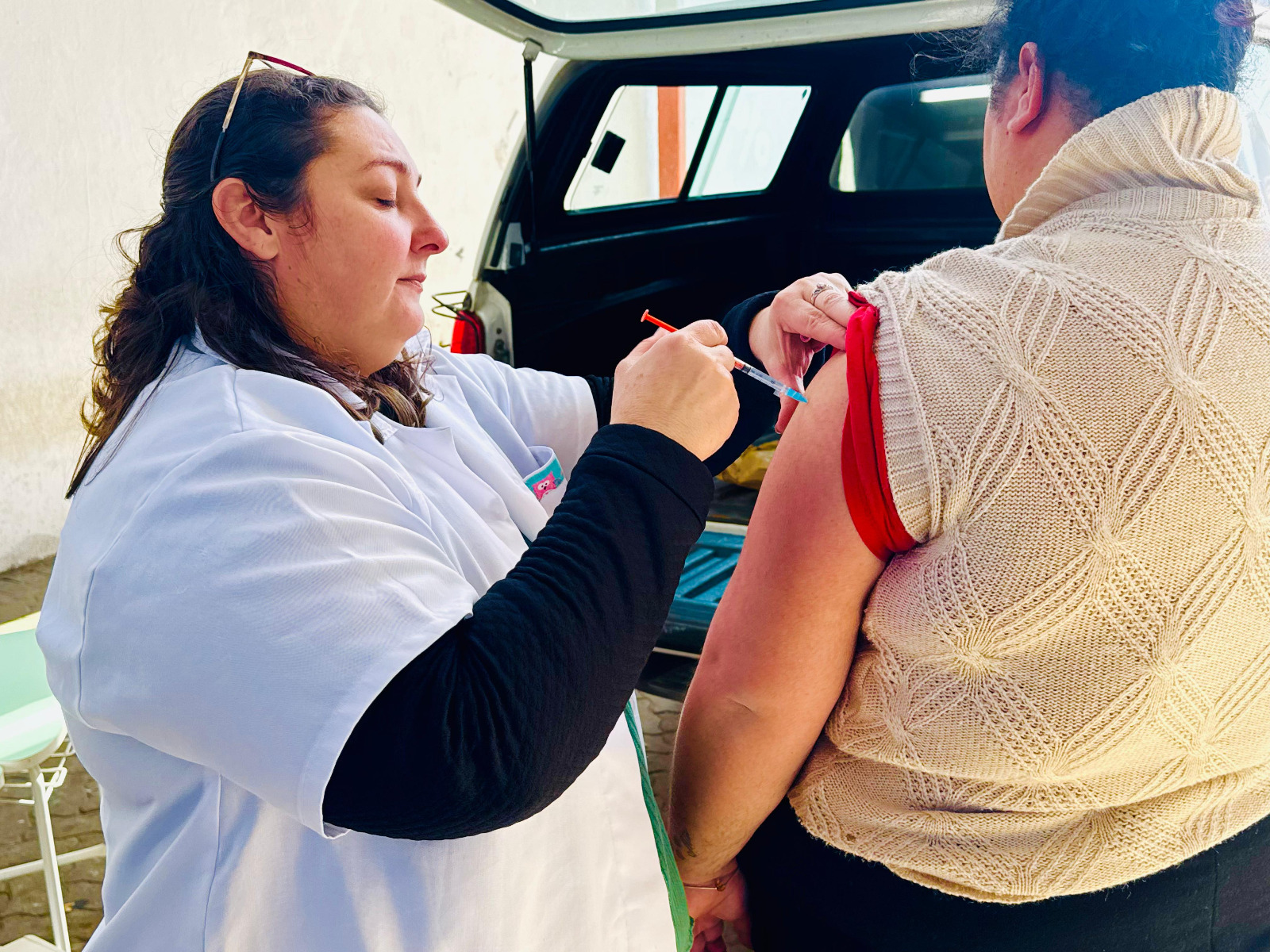 Vacinação Itinerante aplica 60 doses durante Arraiá da Rua Coberta em Taquara