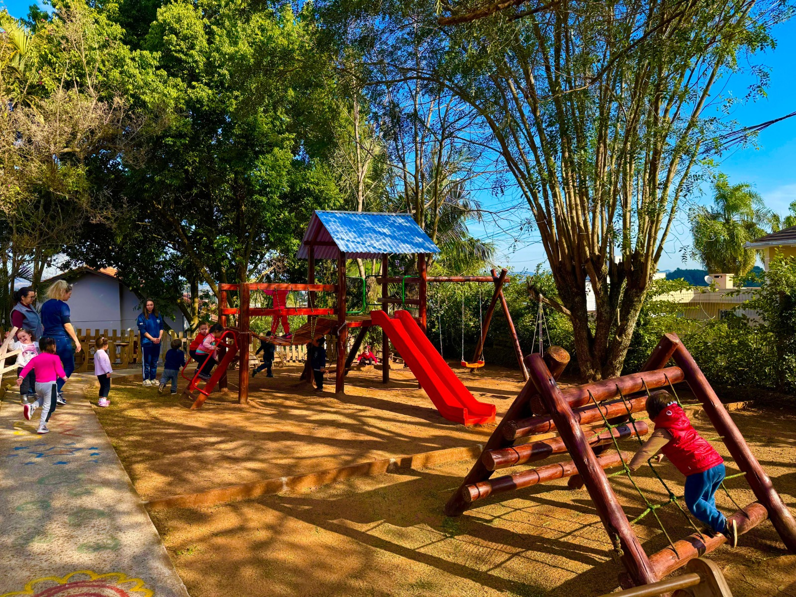 Prefeitura investe cerca de R$ 95 mil na aquisição de pracinhas para escolas de Taquara