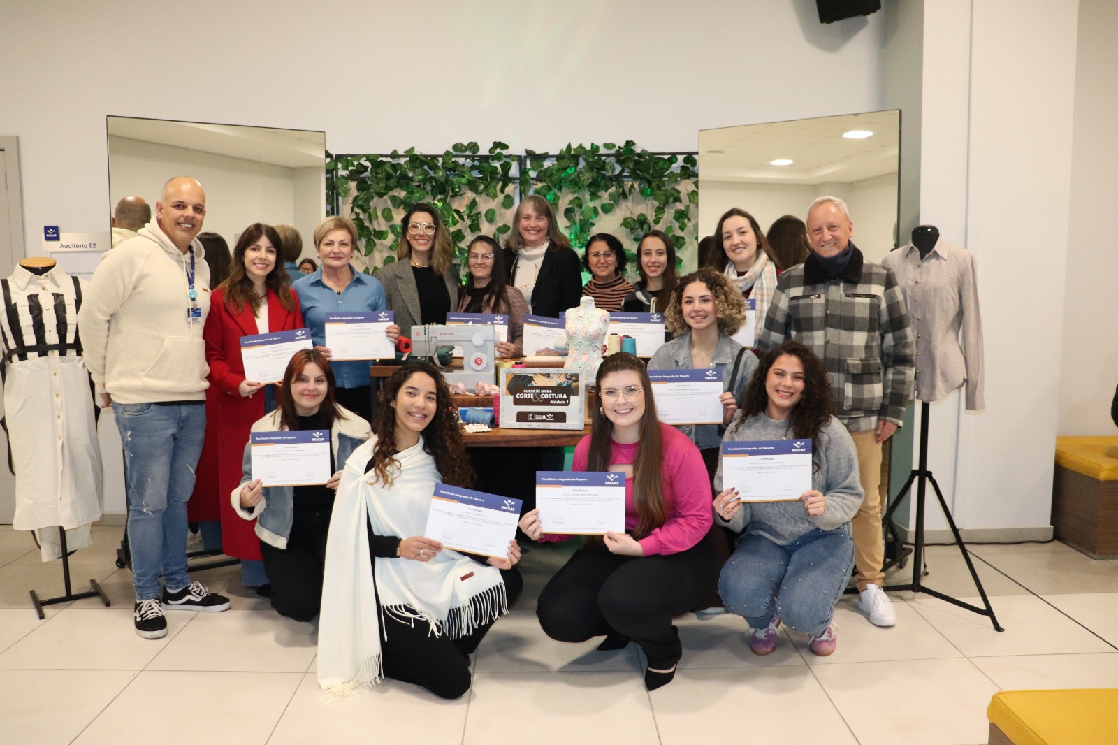 Faccat celebra formatura da 7ª edição do curso de Corte e Costura com cerimônia marcada por emoção e criatividade