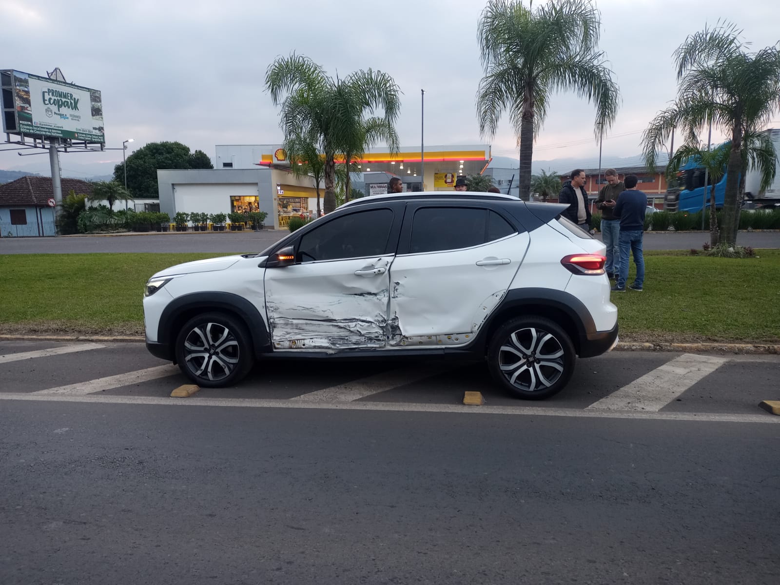 Colisão entre dois carros é registrada no trevo de acesso a Igrejinha