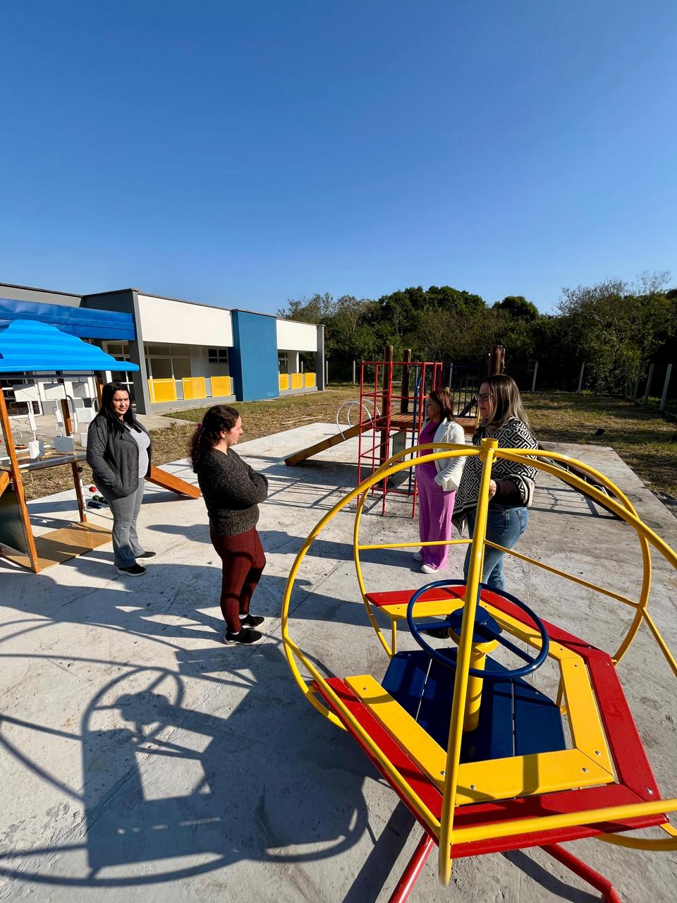 EMEI Zilá Maria Gil recebe duas novas pracinhas infantis em Parobé