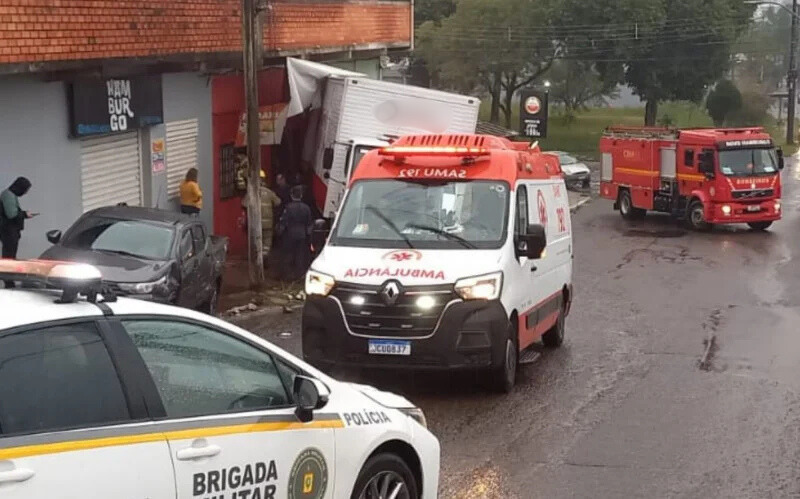 Caminhão de Igrejinha atropela e mata mecânico em Novo Hamburgo