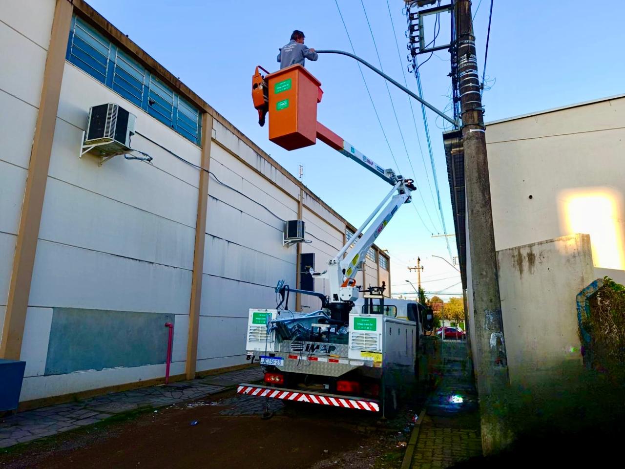 Taquara avança na instalação de luminárias de LED em ruas urbanas e rurais