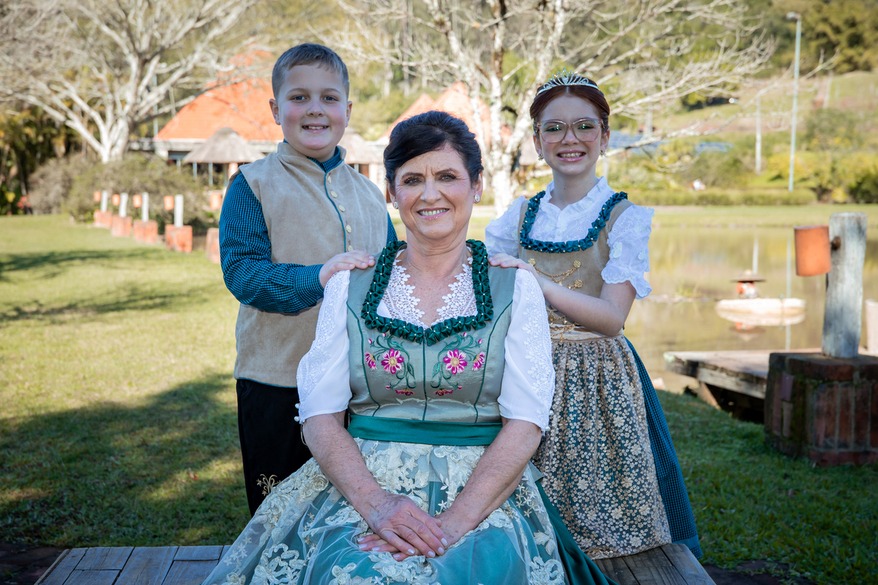 Seniorin, Bubchen e Mädchen da 36ª Oktoberfest de Igrejinha apresentam trajes oficiais