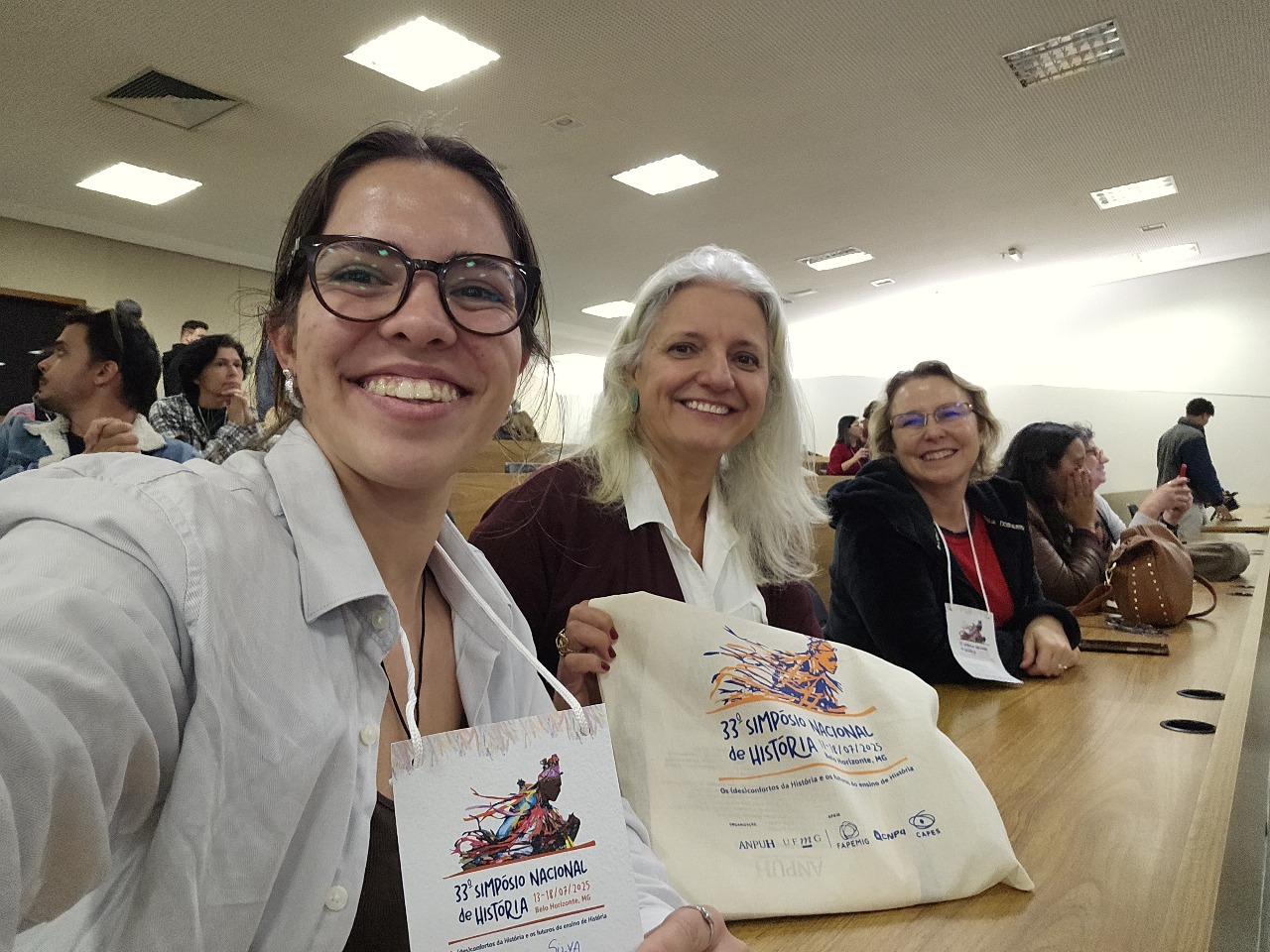 Docentes e acadêmica da Faccat participam de evento de História do Brasil
