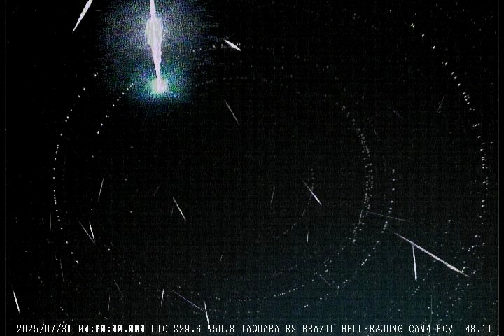 Meteoro Fireball é registrado durante pico da Chuva de Meteoros Delta Aquaridas Sul