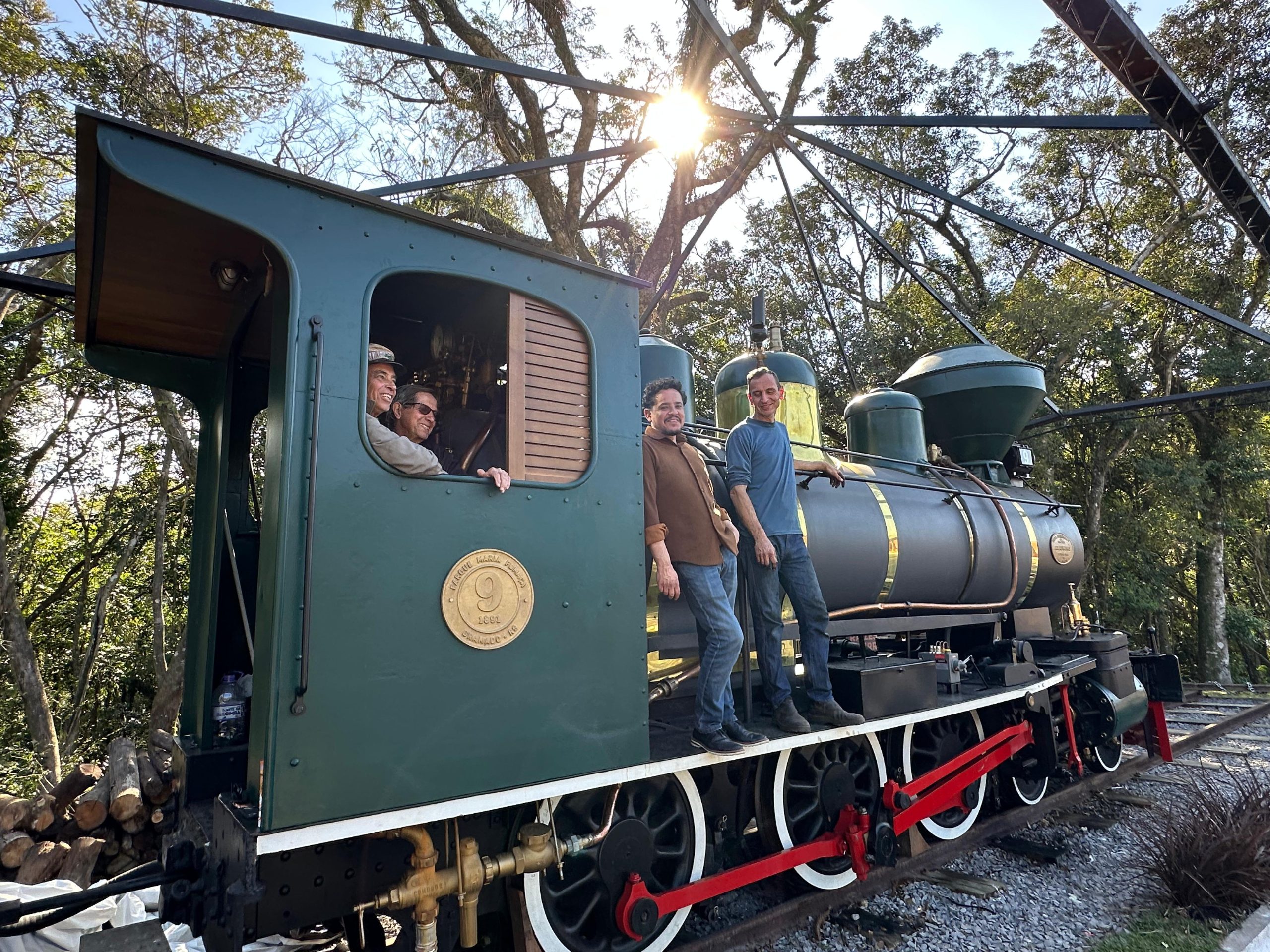 Taquarenses restauram locomotiva centenária e ajudam a recontar a história ferroviária de Gramado