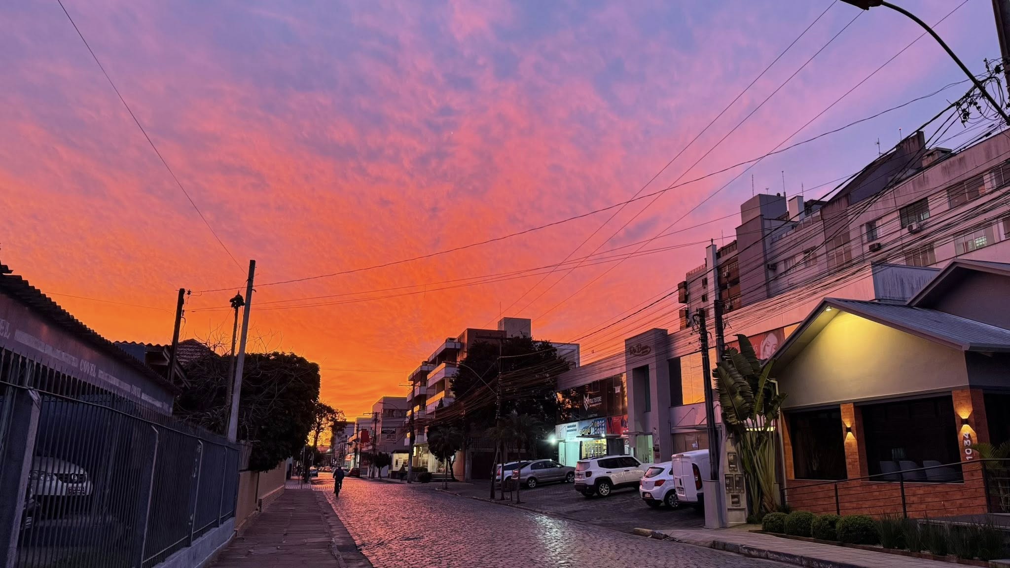 Céus coloridos chamam atenção no Rio Grande do Sul