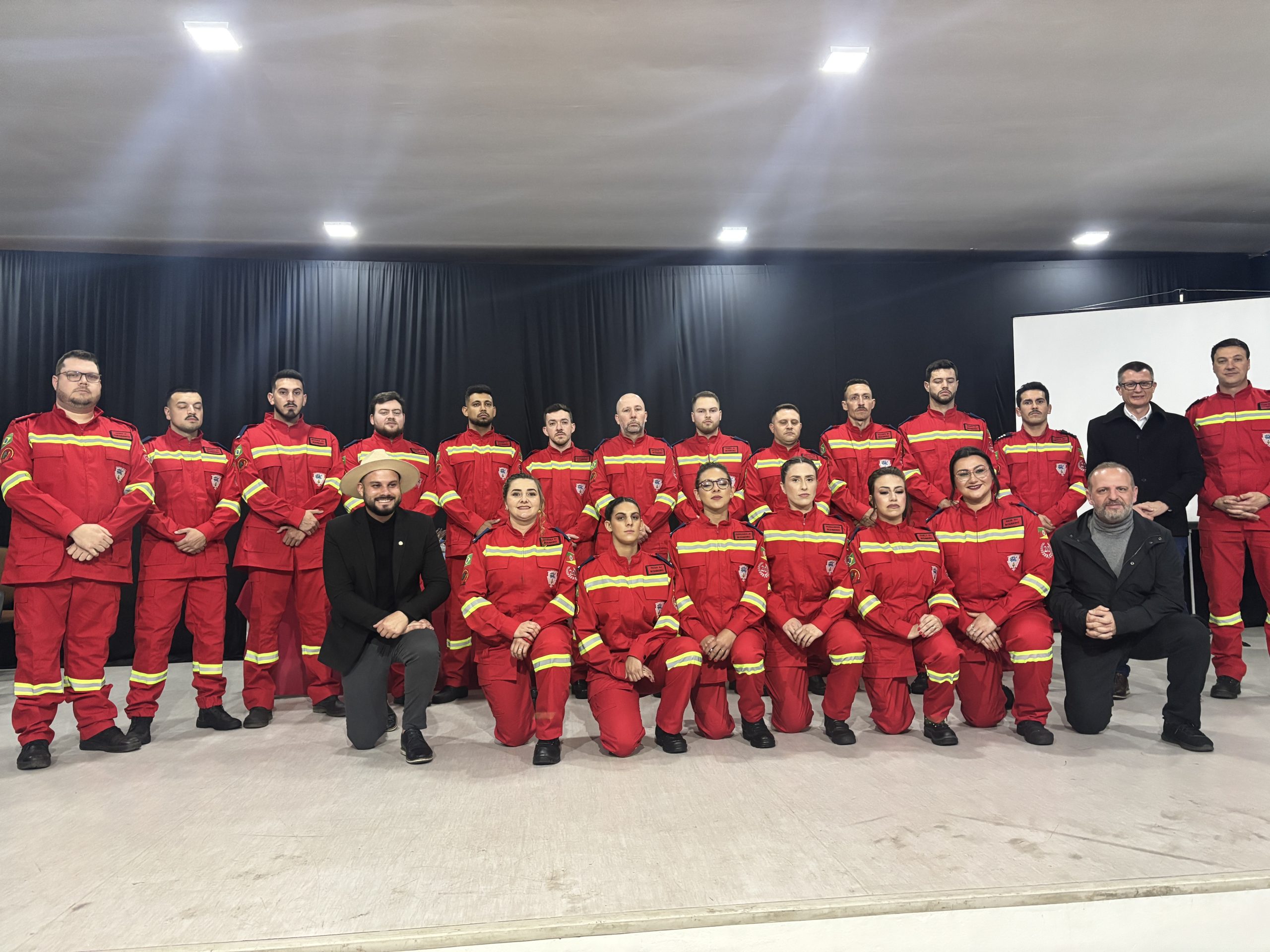 Formatura celebra ingresso de 16 novos bombeiros voluntários em Igrejinha