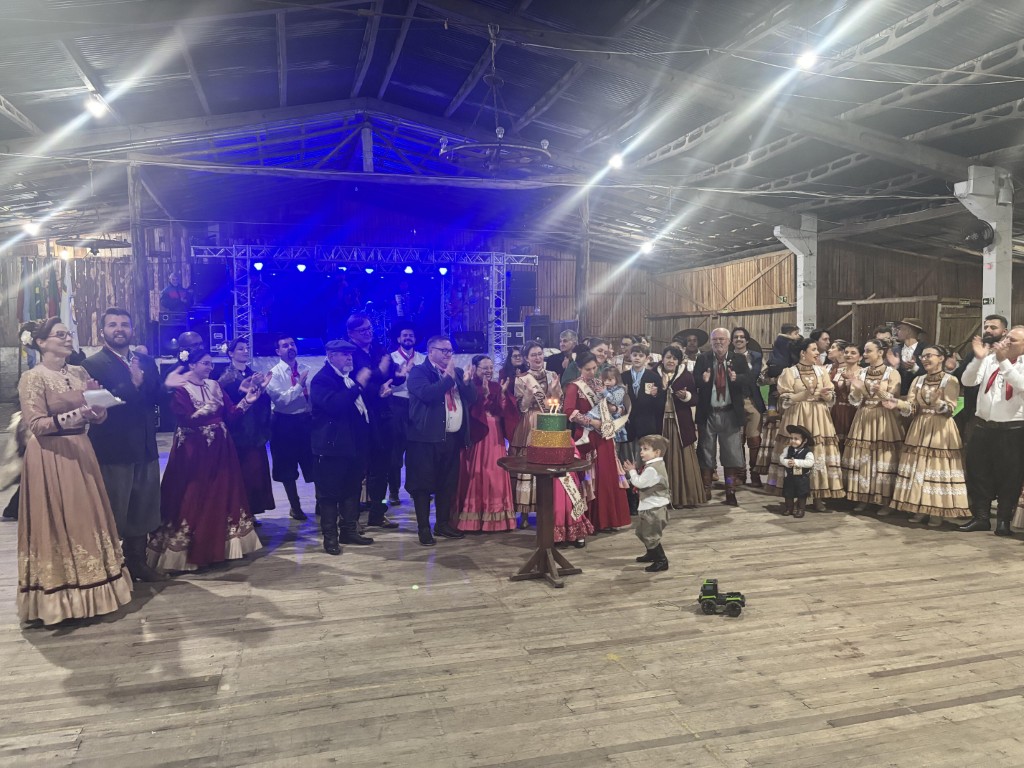 CTG Fogão Gaúcho celebra 77 anos em baile na sede campestre e anuncia revitalização da sede social no centro