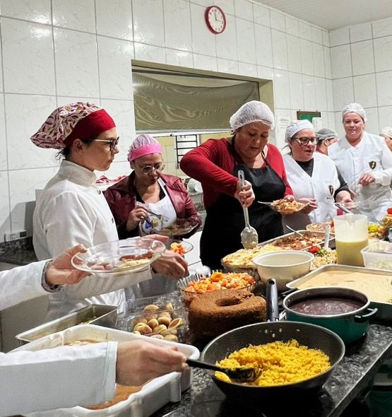 Merendeiras de Parobé participam de Oficina Gastronômica com receitas de memórias afetivas