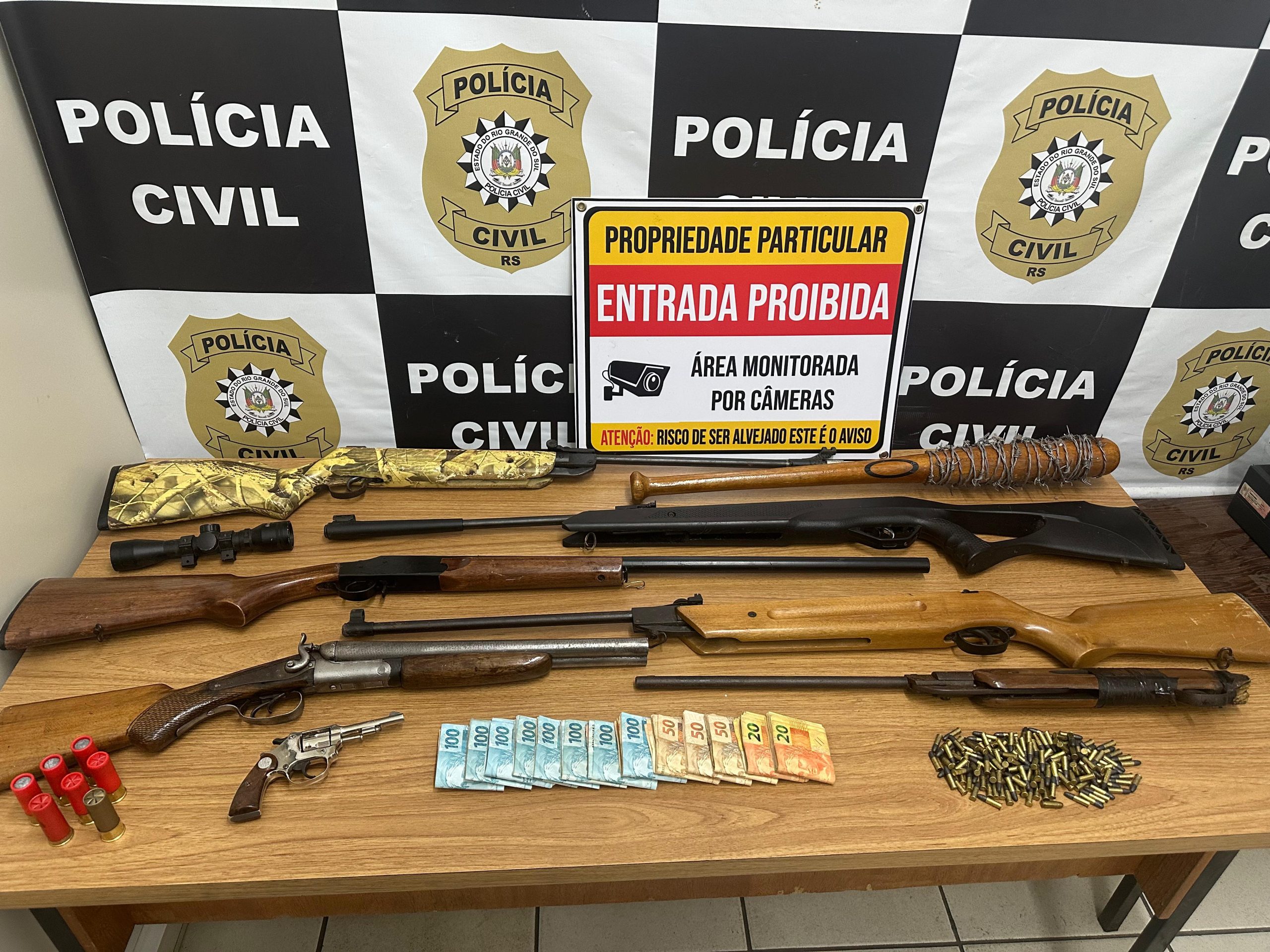 Polícia Civil prende homem por posse de armas de fogo em operação na zona rural de Taquara