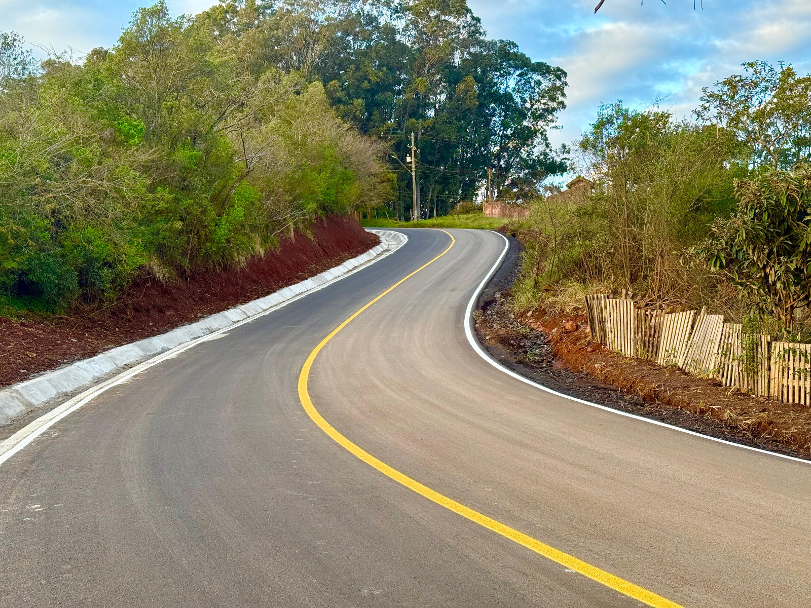 Obra de asfaltamento é concluída em Fazenda Fialho, no interior de Taquara