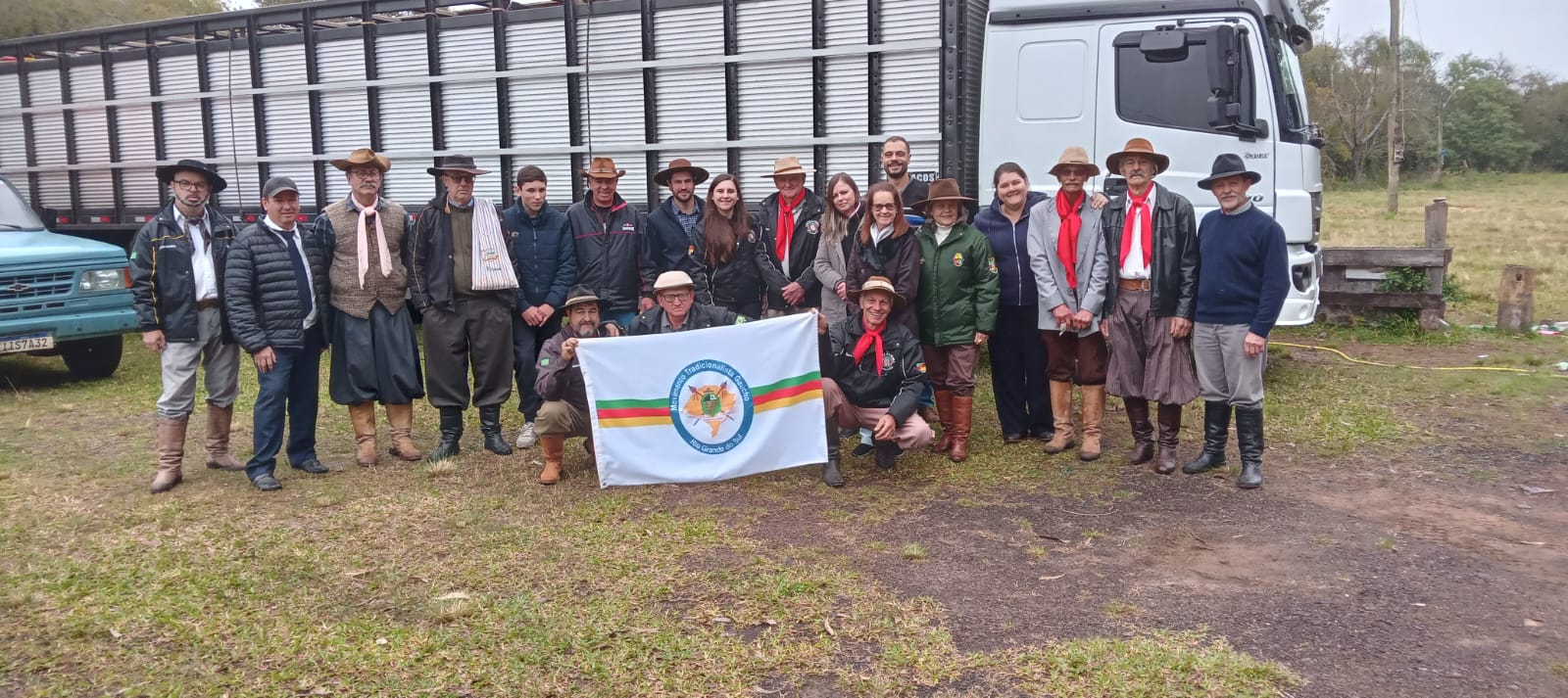 Comitiva da 22ª Região Tradicionalista busca a Chama Crioula em Caxias do Sul