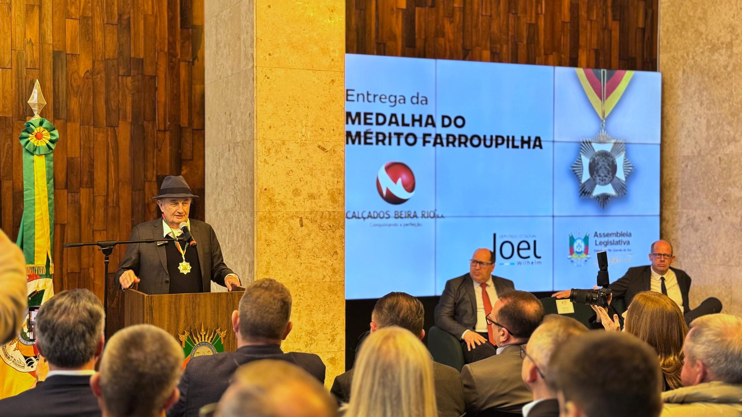 Calçados Beira-Rio recebe Medalha Mérito Farroupilha pela trajetória de 50 anos