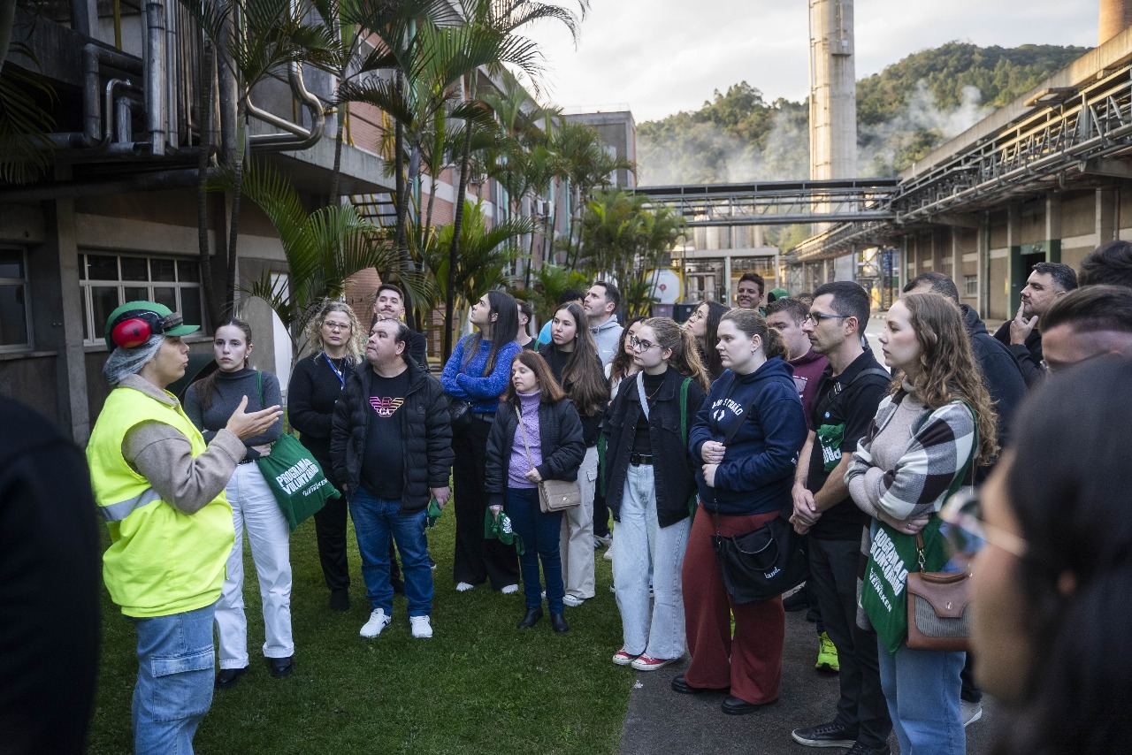 Acadêmicos da Faccat visitam unidade da Heineken em Igrejinha