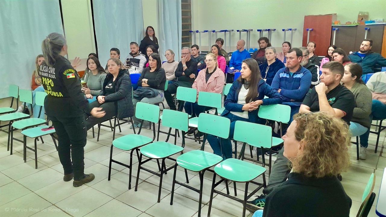 Escola de Rolante recebe o Papo de Responsa da Polícia Civil