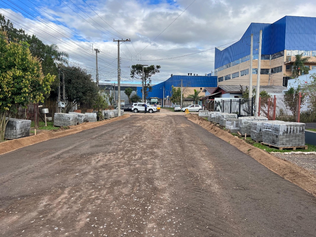 Rua Francisco Cunha, no bairro Paraíso, em Parobé, recebe pavimentação