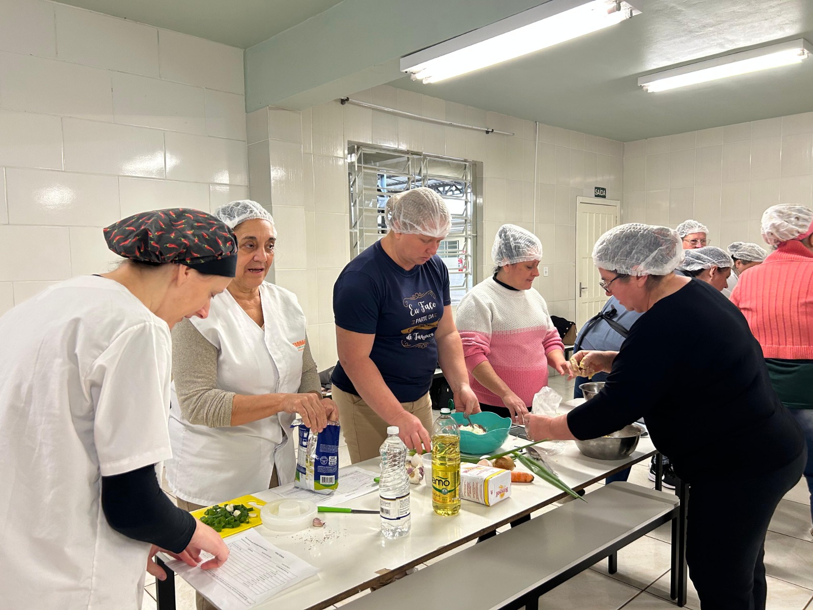 Merendeiros inovam em receitas durante a Primeira Prática Culinária “Saberes e Sabores”