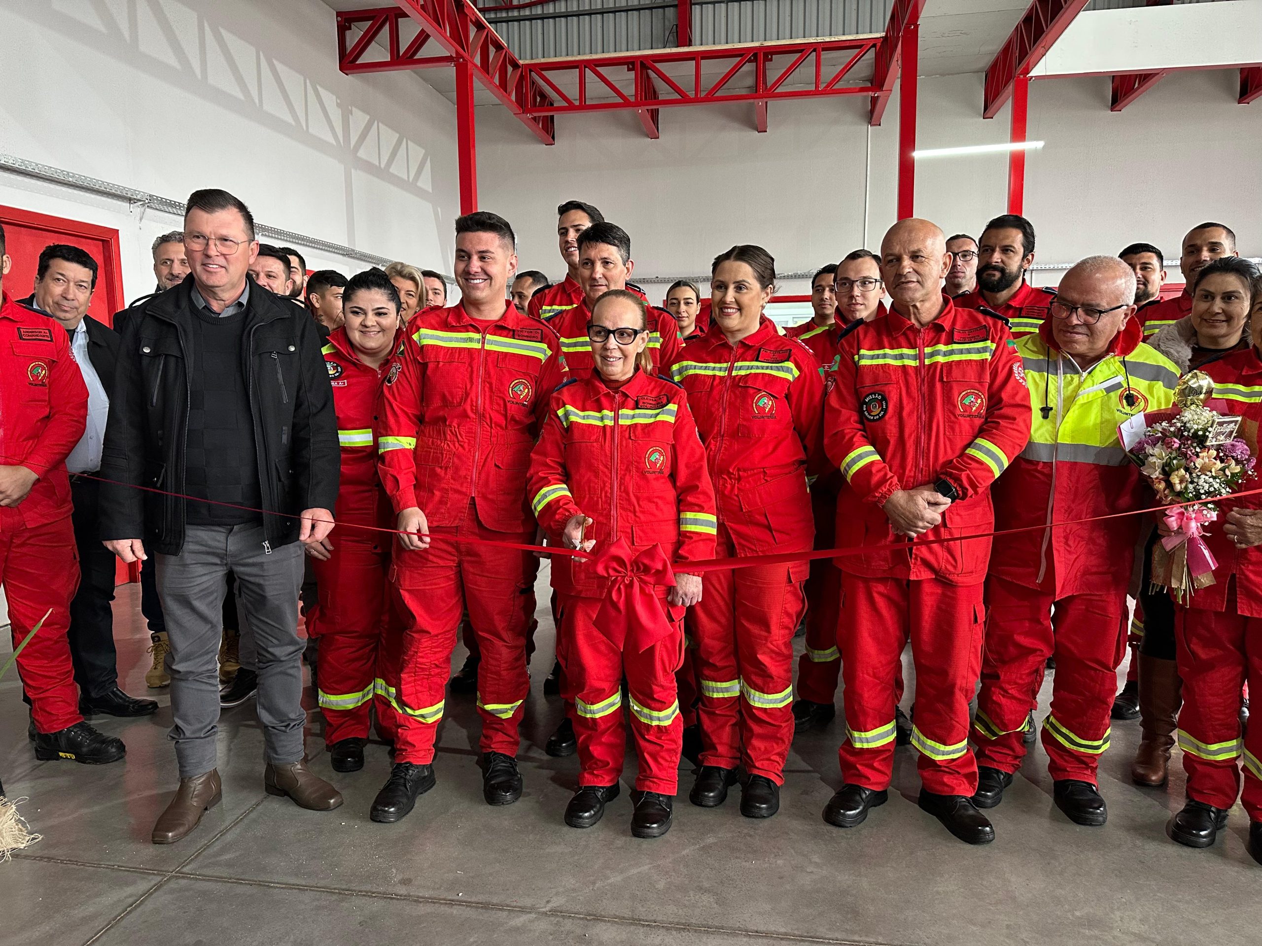 Bombeiros voluntários de Três Coroas inauguram novo quartel em solenidade