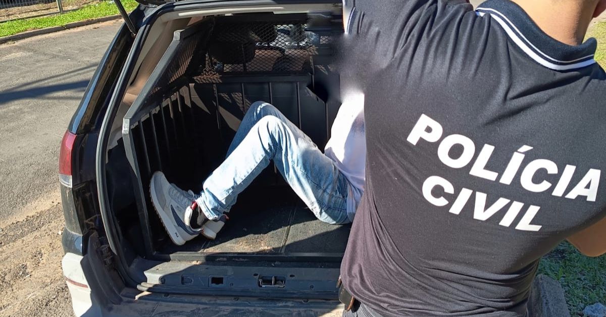 Polícia Civil de Taquara prende dois homens por roubo a pedestre