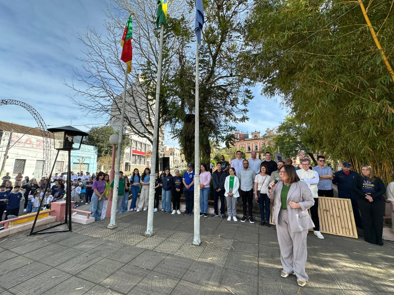 Taquara abre Semana da Pátria com acendimento da pira do fogo simbólico